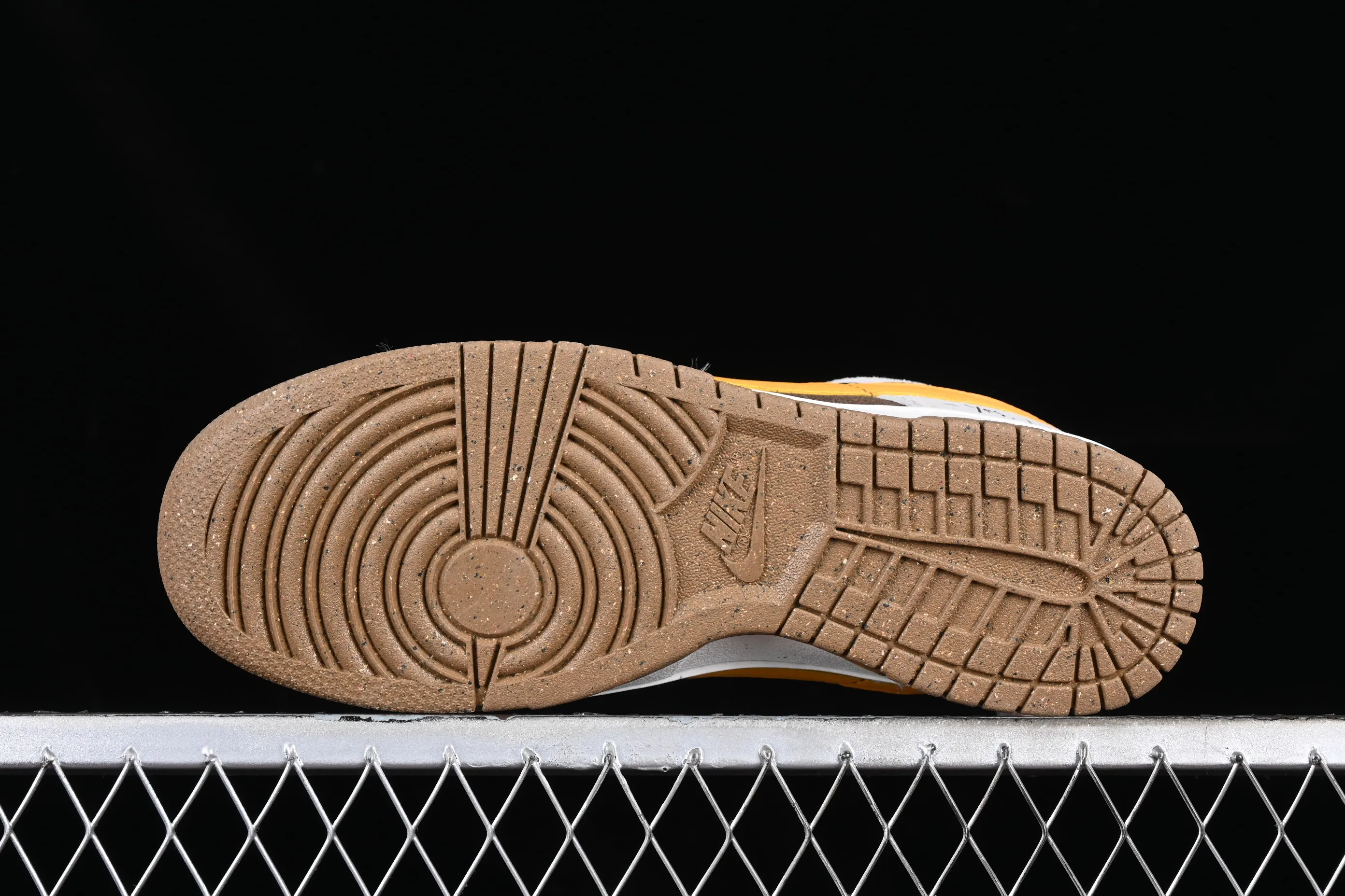 All categories Nk SB Dunk Series Nk SB Dunk Low low-top sneakers Cost-effective version Nk SB Dunk Low triple overlap hook SB low-top sports and leisure sneakers DO9457-104